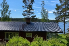 Kesämökin peltikatto